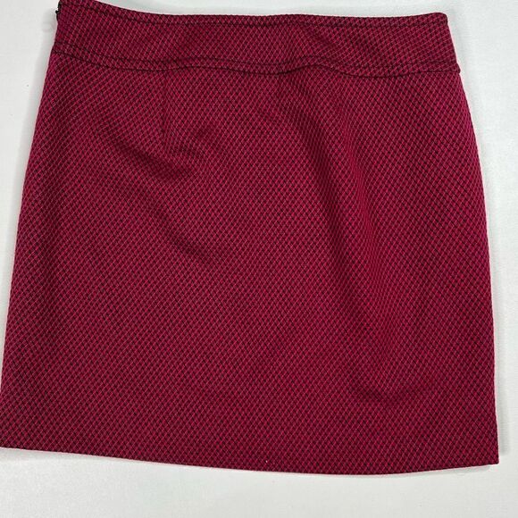 Ann Taylor Loft | Pink/Back Skirt Size 8 Petite - Picture 4 of 5